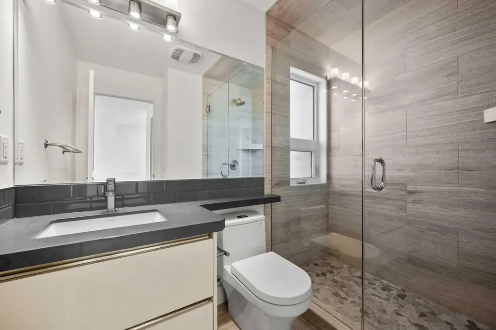 2412 28 Avenue SW Calgary AB T2T 1K9