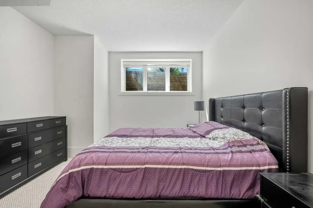 2412 28 Avenue SW Calgary AB T2T 1K9