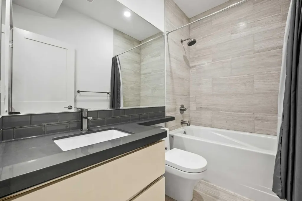 2412 28 Avenue SW Calgary AB T2T 1K9