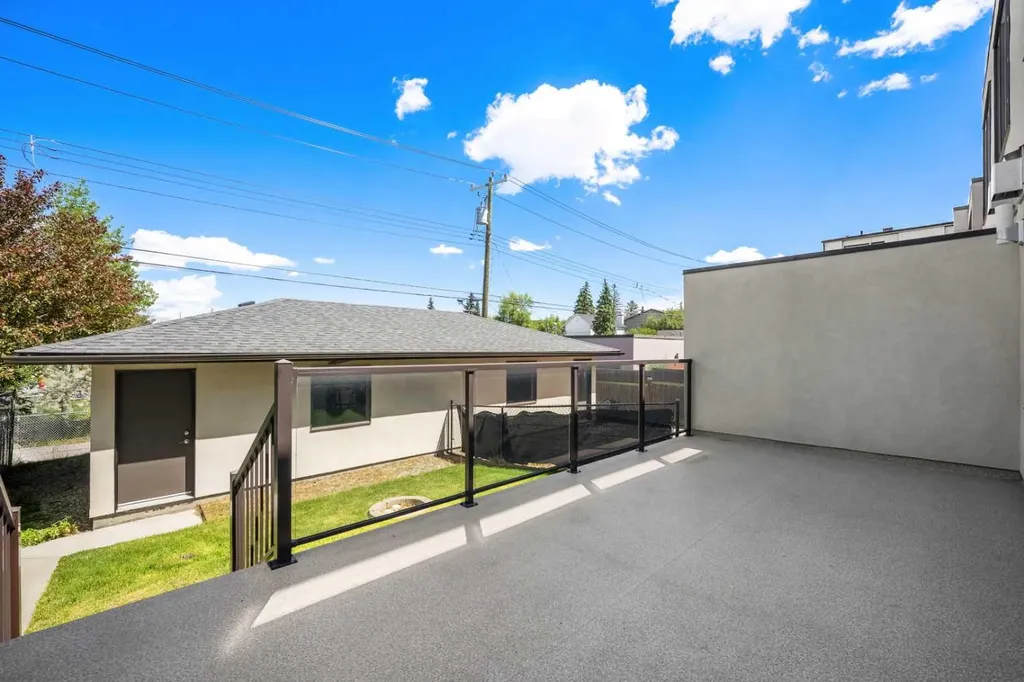 2412 28 Avenue SW Calgary AB T2T 1K9
