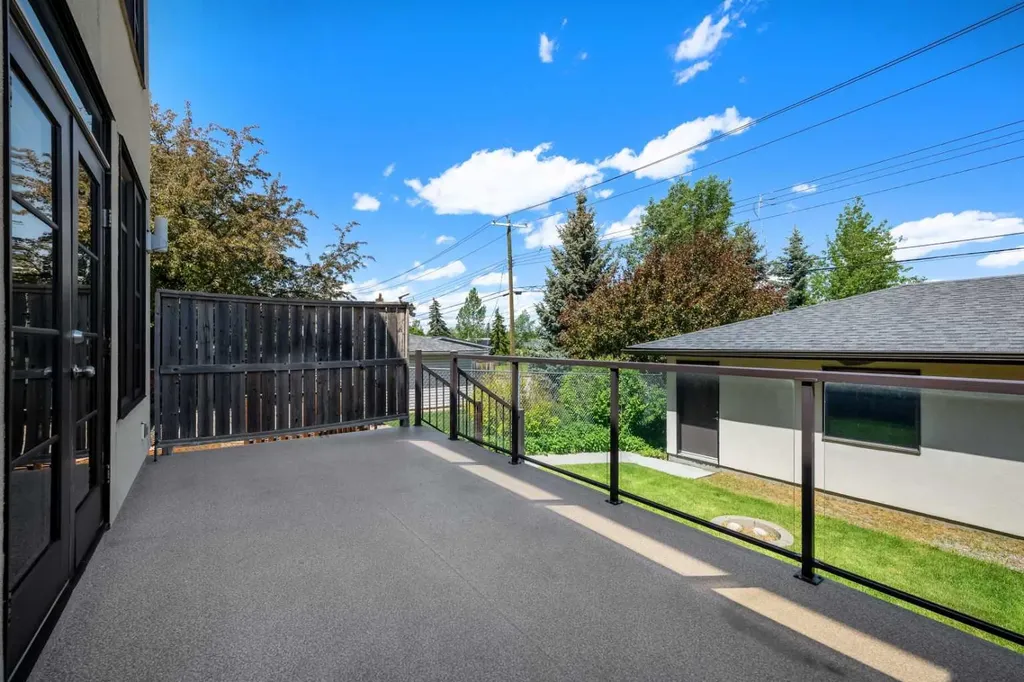 2412 28 Avenue SW Calgary AB T2T 1K9