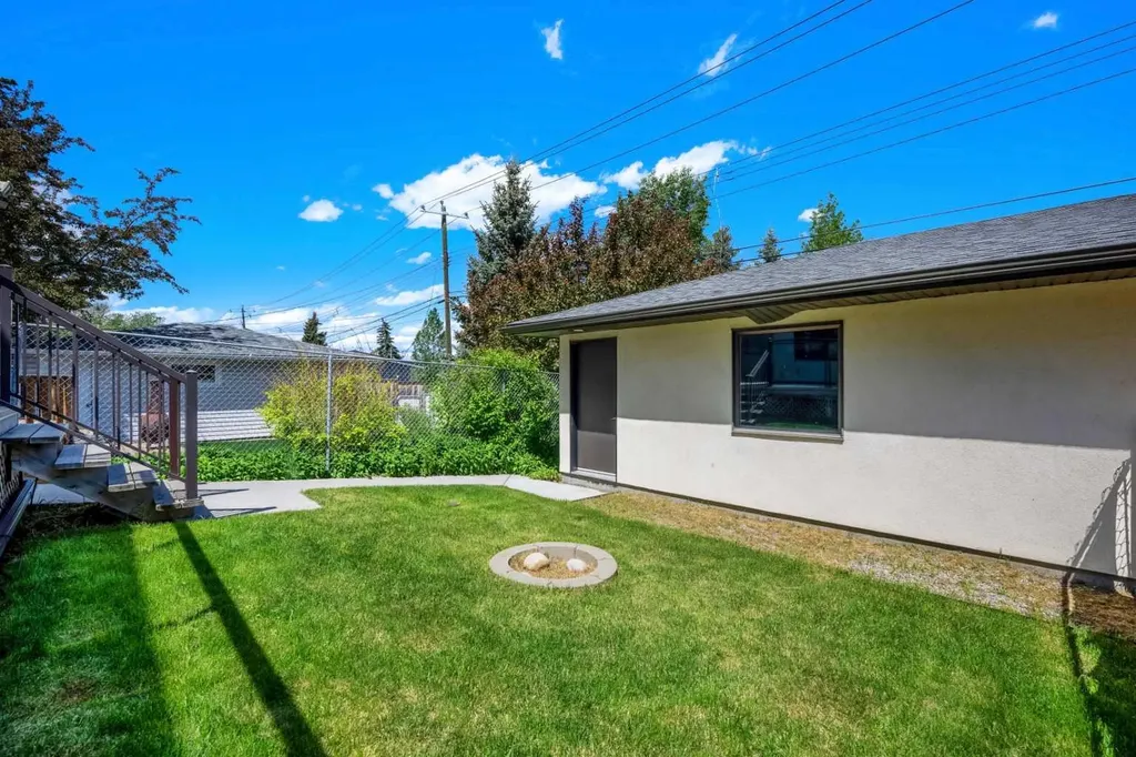 2412 28 Avenue SW Calgary AB T2T 1K9