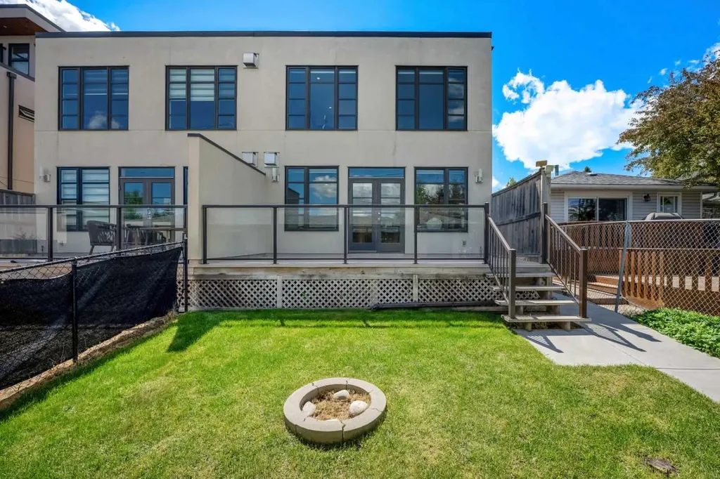 2412 28 Avenue SW Calgary AB T2T 1K9