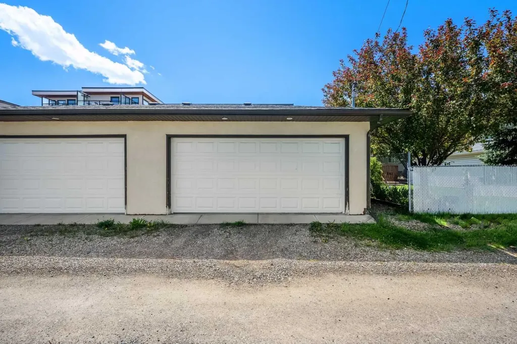2412 28 Avenue SW Calgary AB T2T 1K9
