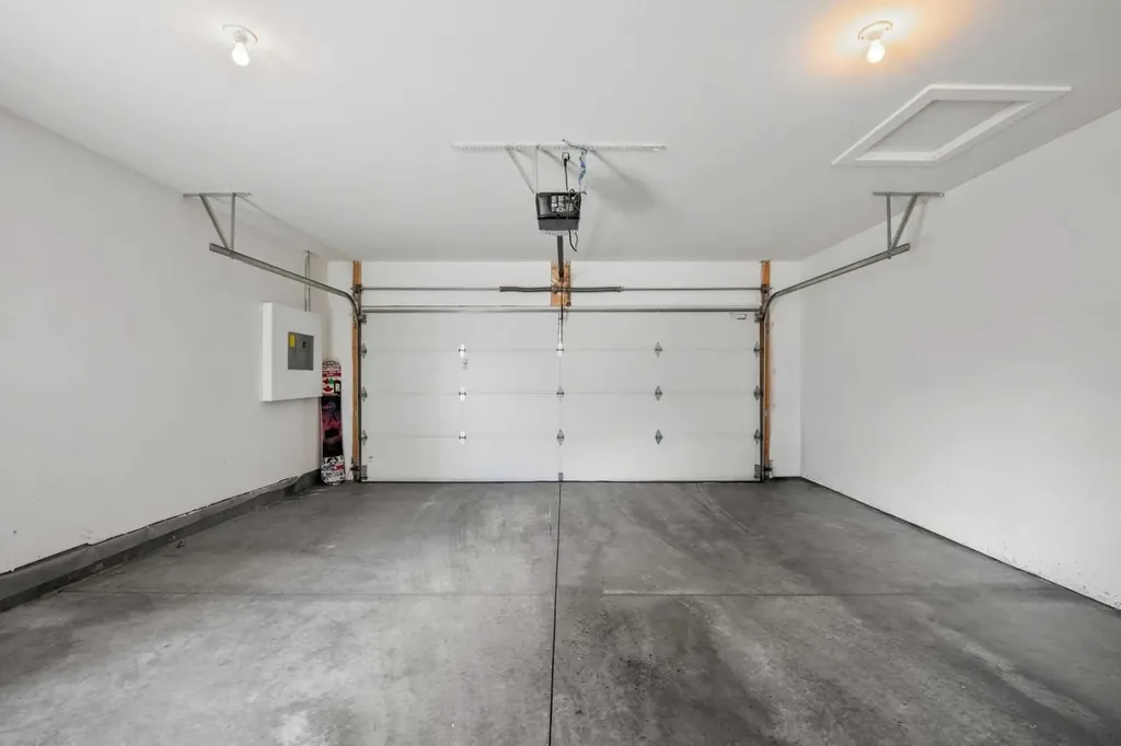 2412 28 Avenue SW Calgary AB T2T 1K9