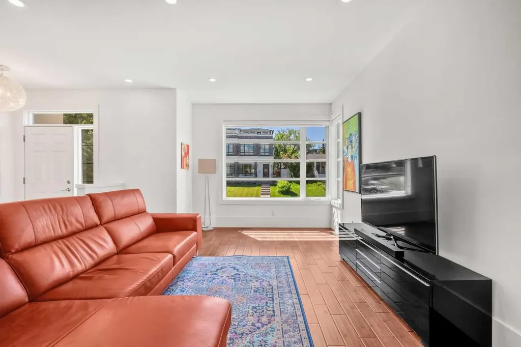 2412 28 Avenue SW Calgary AB T2T 1K9