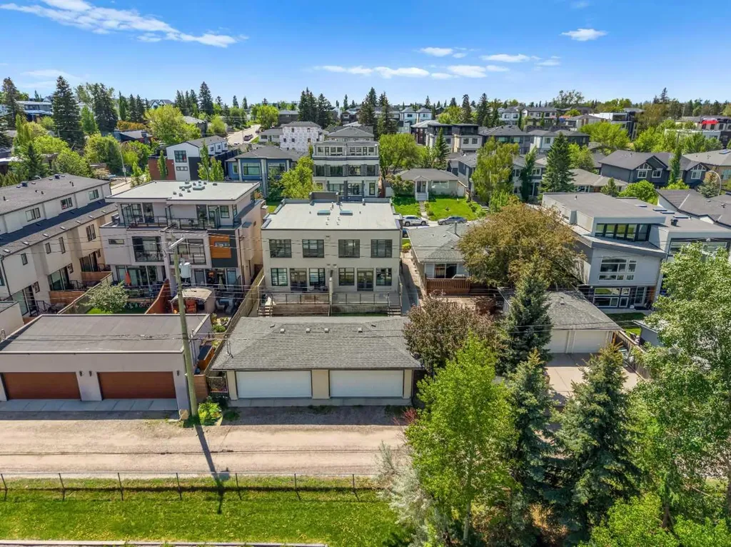 2412 28 Avenue SW Calgary AB T2T 1K9
