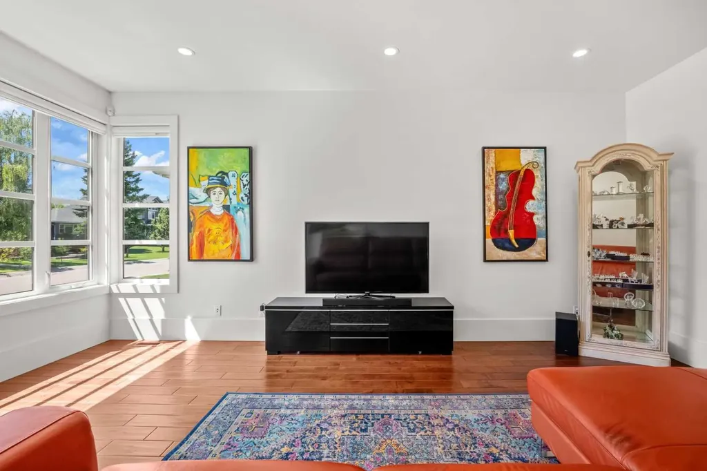 2412 28 Avenue SW Calgary AB T2T 1K9