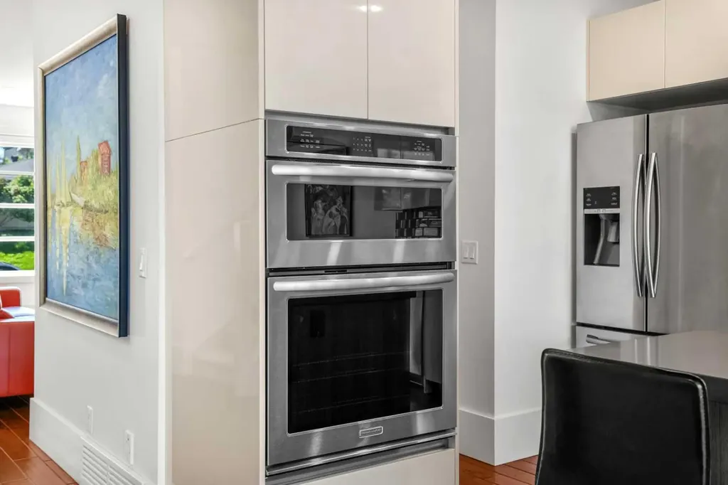 2412 28 Avenue SW Calgary AB T2T 1K9