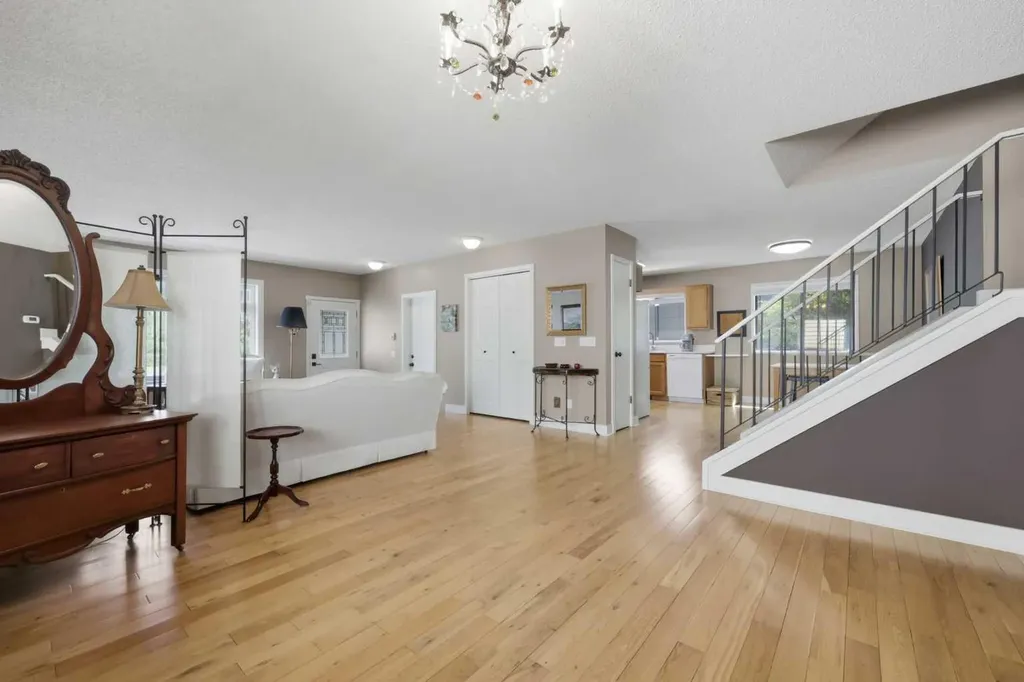 232 Hawkcliff Way NW Calgary AB T3G 2T4