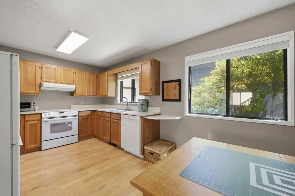 232 Hawkcliff Way NW Calgary AB T3G 2T4