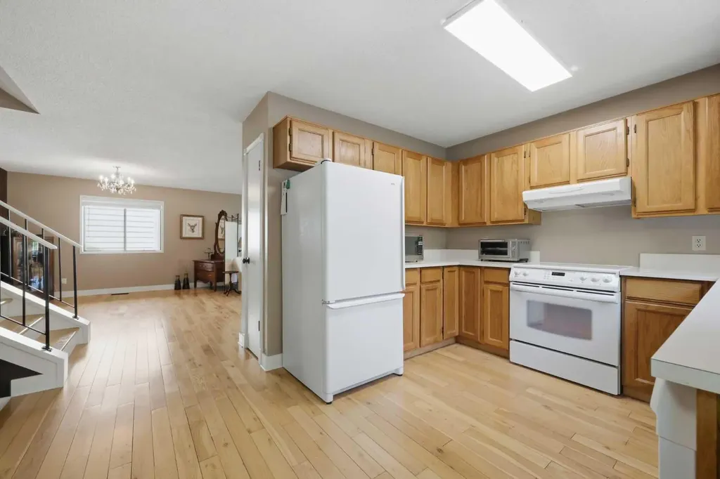 232 Hawkcliff Way NW Calgary AB T3G 2T4