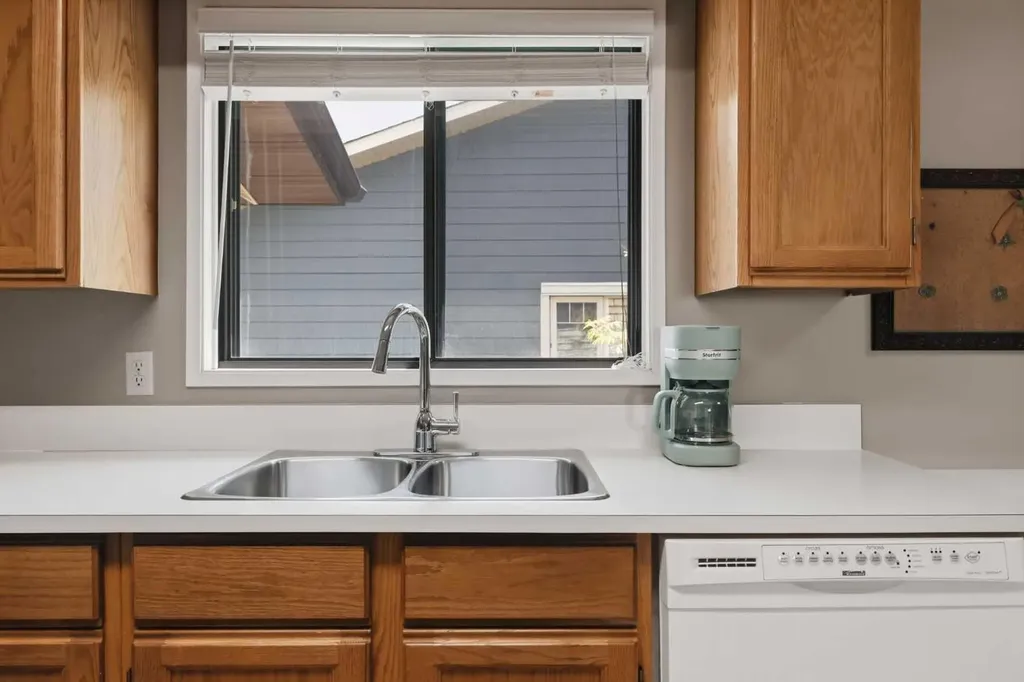 232 Hawkcliff Way NW Calgary AB T3G 2T4