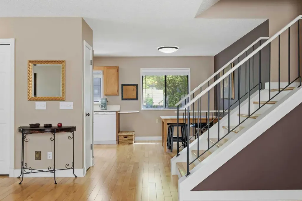 232 Hawkcliff Way NW Calgary AB T3G 2T4
