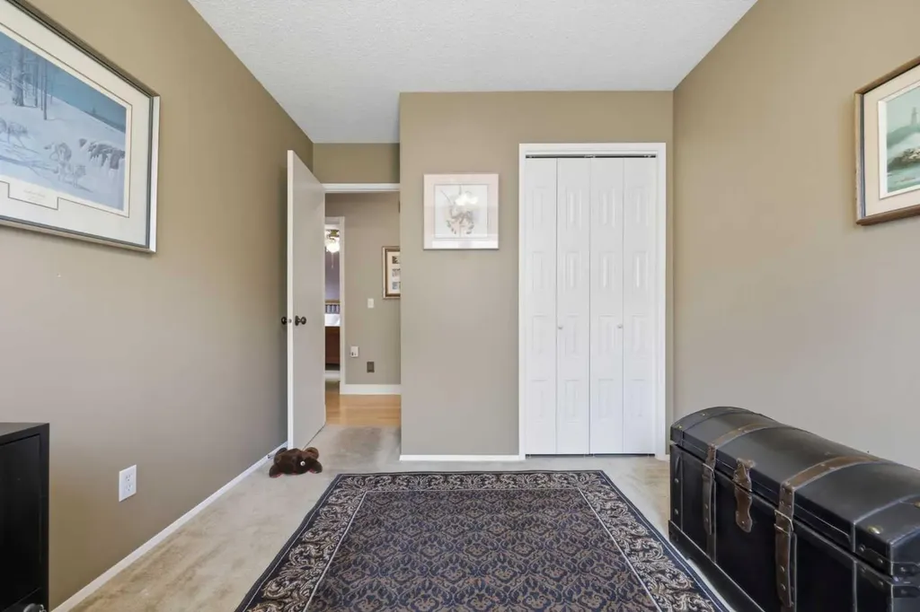 232 Hawkcliff Way NW Calgary AB T3G 2T4