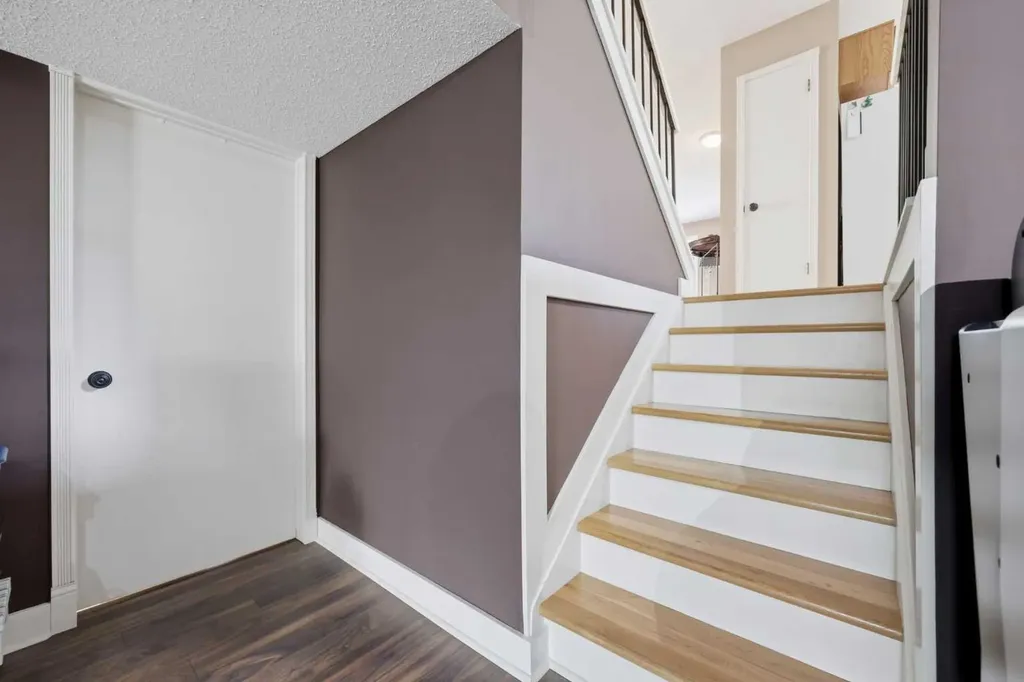 232 Hawkcliff Way NW Calgary AB T3G 2T4