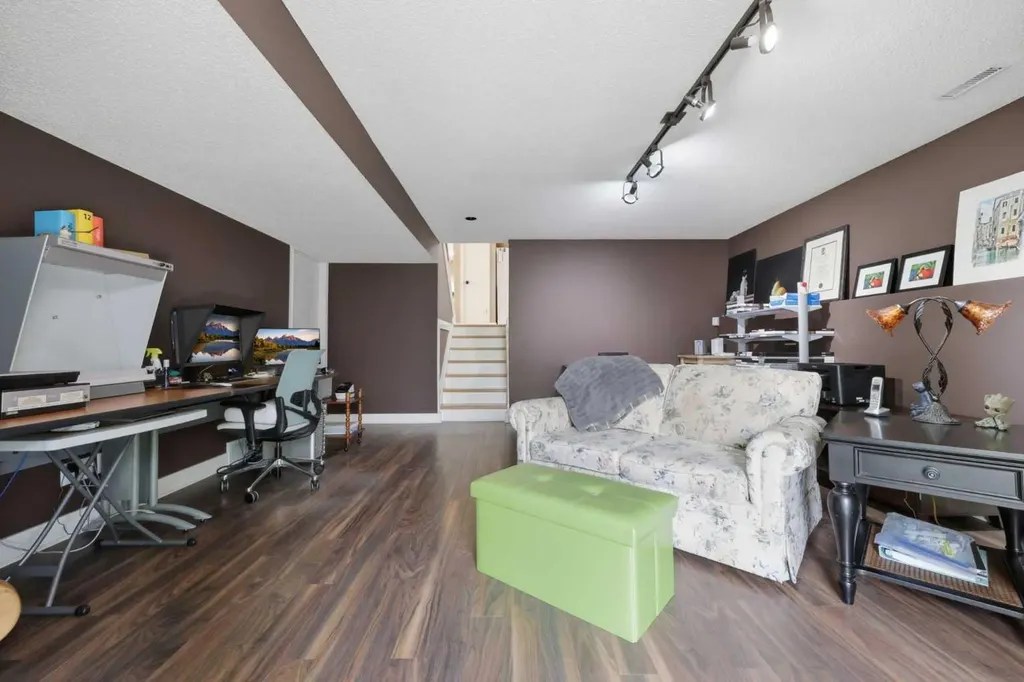 232 Hawkcliff Way NW Calgary AB T3G 2T4