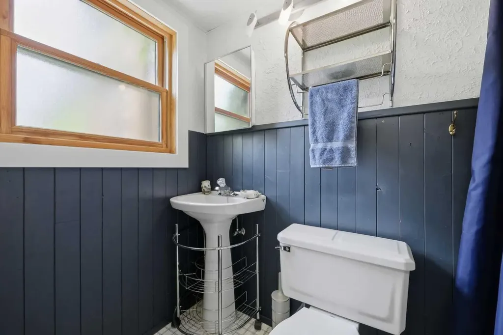 232 Hawkcliff Way NW Calgary AB T3G 2T4