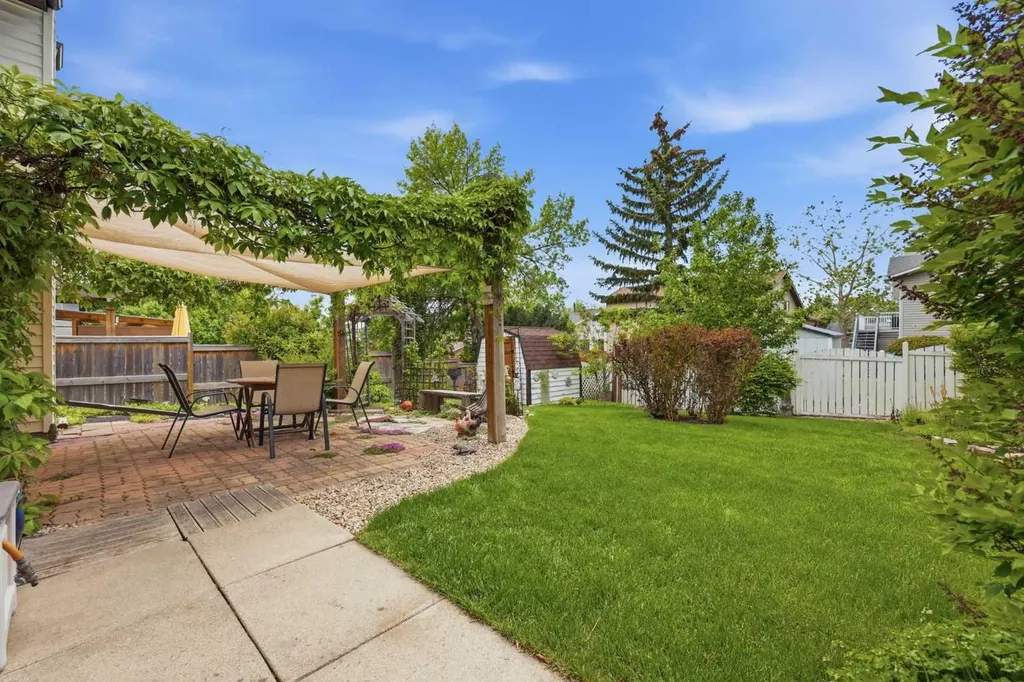 232 Hawkcliff Way NW Calgary AB T3G 2T4