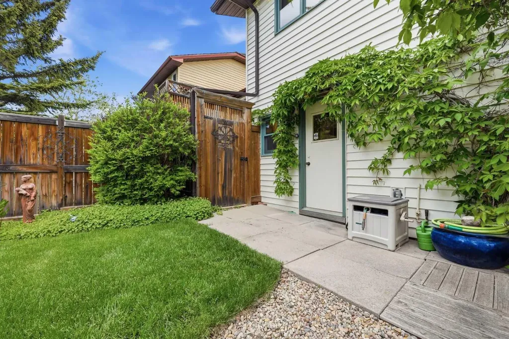 232 Hawkcliff Way NW Calgary AB T3G 2T4