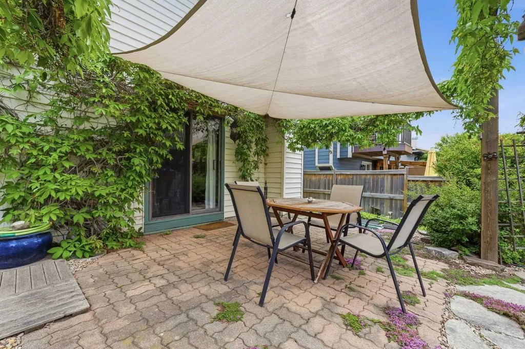 232 Hawkcliff Way NW Calgary AB T3G 2T4