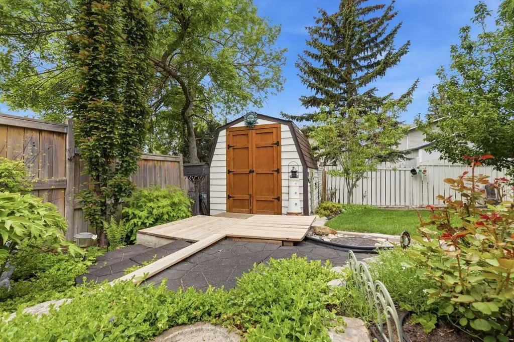 232 Hawkcliff Way NW Calgary AB T3G 2T4