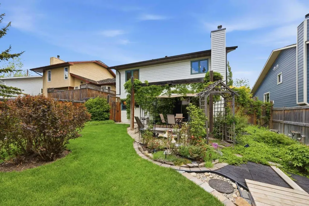 232 Hawkcliff Way NW Calgary AB T3G 2T4