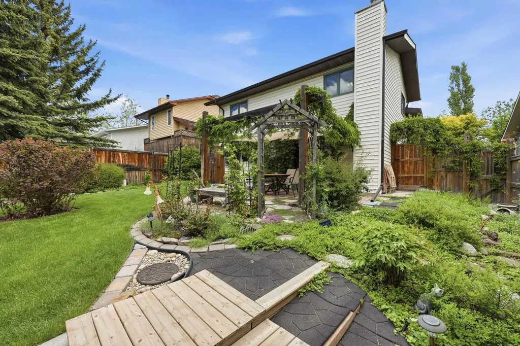 232 Hawkcliff Way NW Calgary AB T3G 2T4