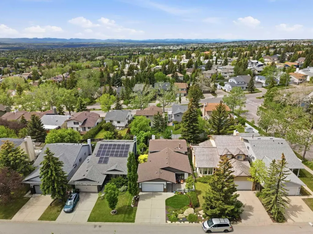 232 Hawkcliff Way NW Calgary AB T3G 2T4