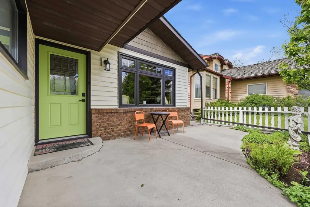 232 Hawkcliff Way NW Calgary AB T3G 2T4