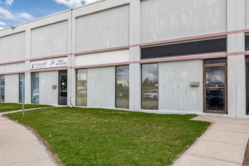 2219 35 Avenue NE Calgary AB T2E6W3