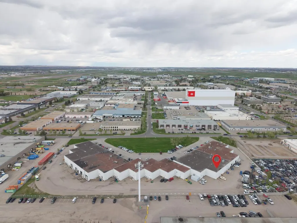 2219 35 Avenue NE Calgary AB T2E6W3