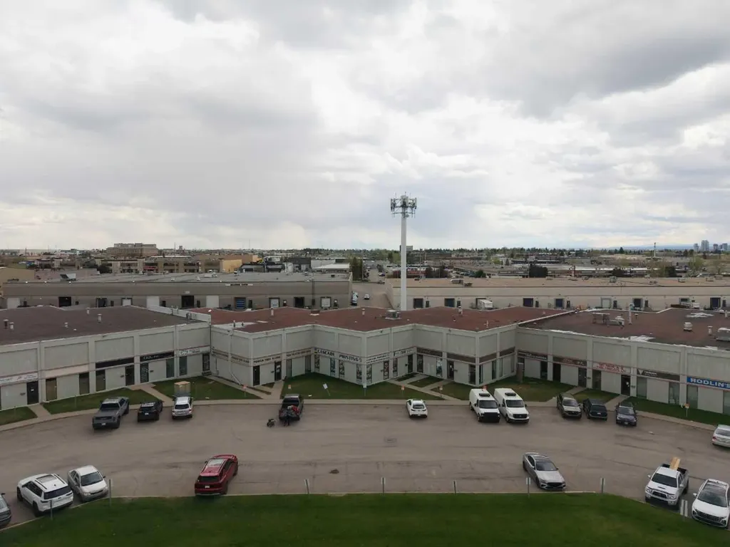2219 35 Avenue NE Calgary AB T2E6W3