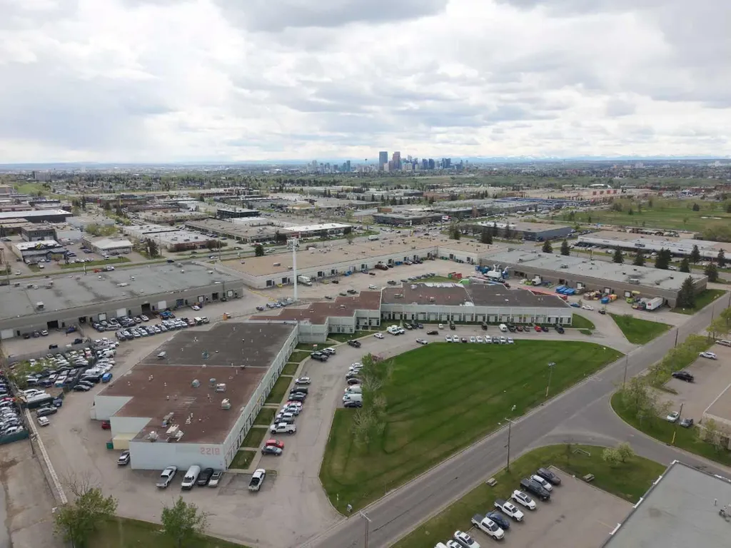 2219 35 Avenue NE Calgary AB T2E6W3