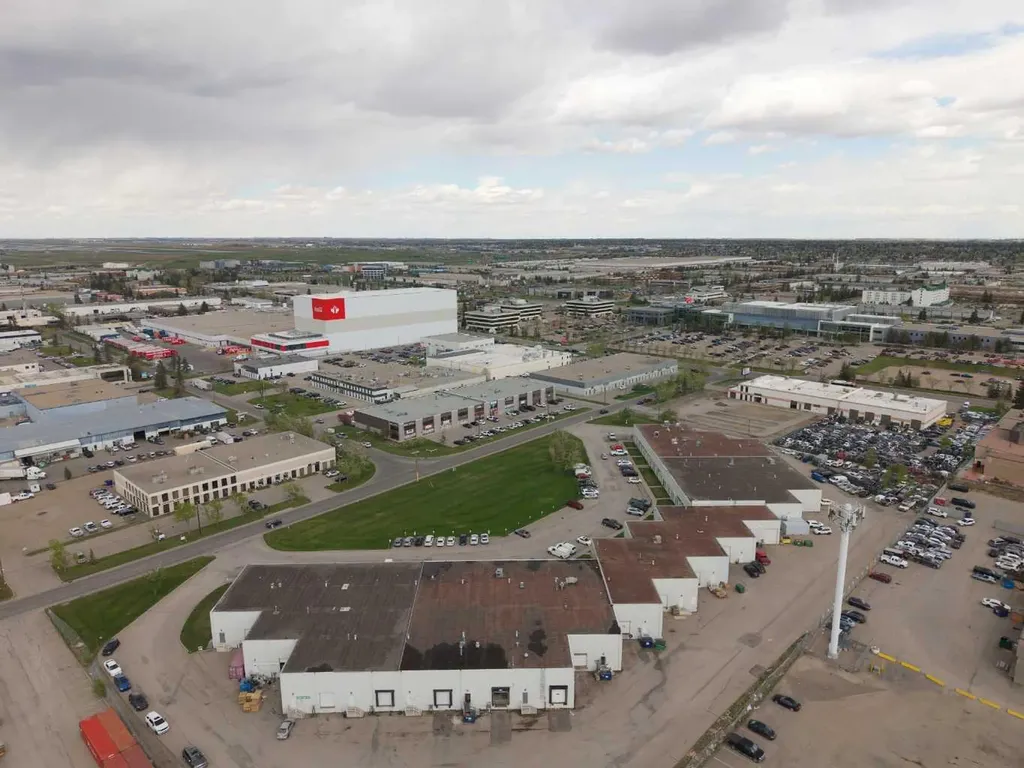 2219 35 Avenue NE Calgary AB T2E6W3