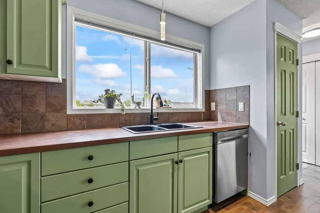 103 Copperfield Heights SE Calgary AB T2Z 4R5
