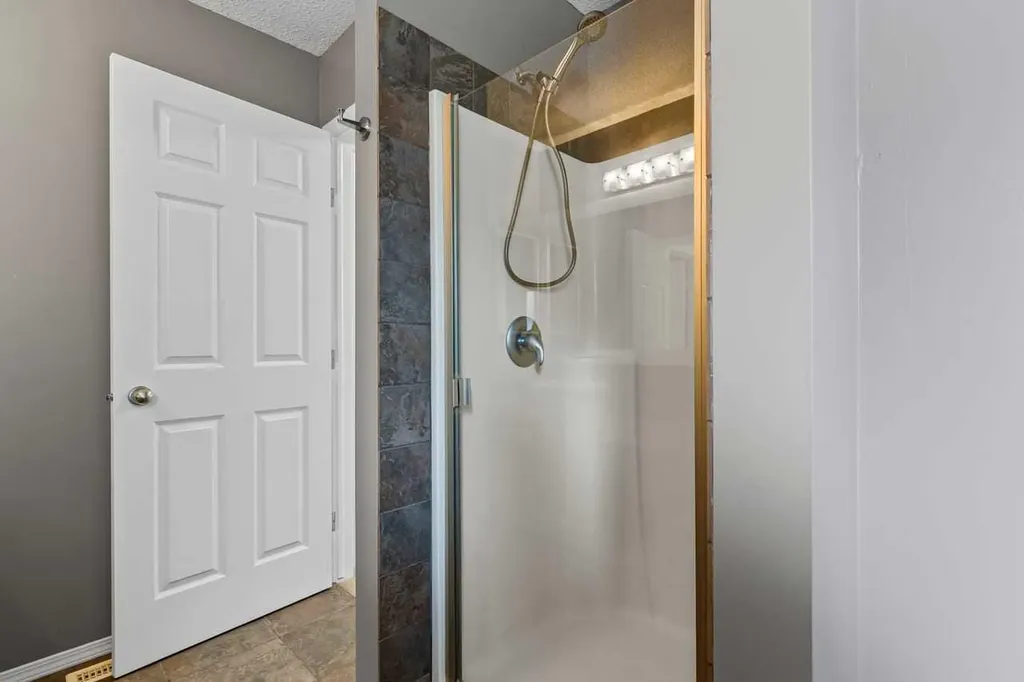 103 Copperfield Heights SE Calgary AB T2Z 4R5