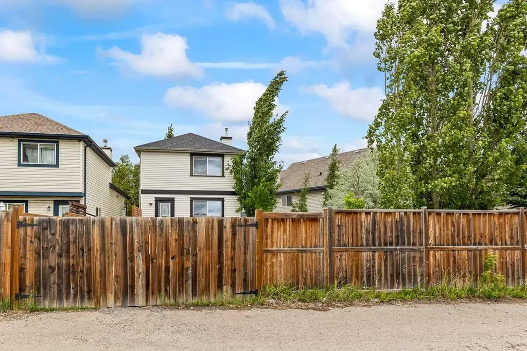 103 Copperfield Heights SE Calgary AB T2Z 4R5