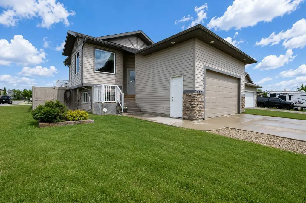 7017 115b Street Grande Prairie AB T8W0J1
