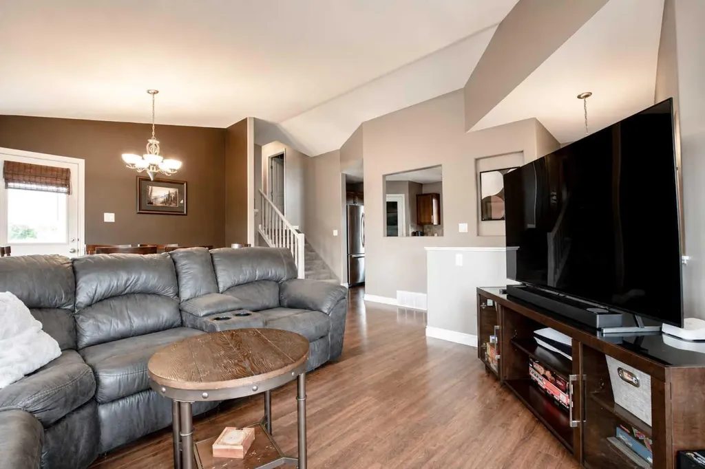 7017 115b Street Grande Prairie AB T8W0J1