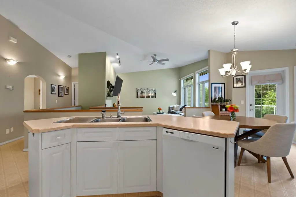 13 Somerset Gate SW Calgary AB T2Y3G9