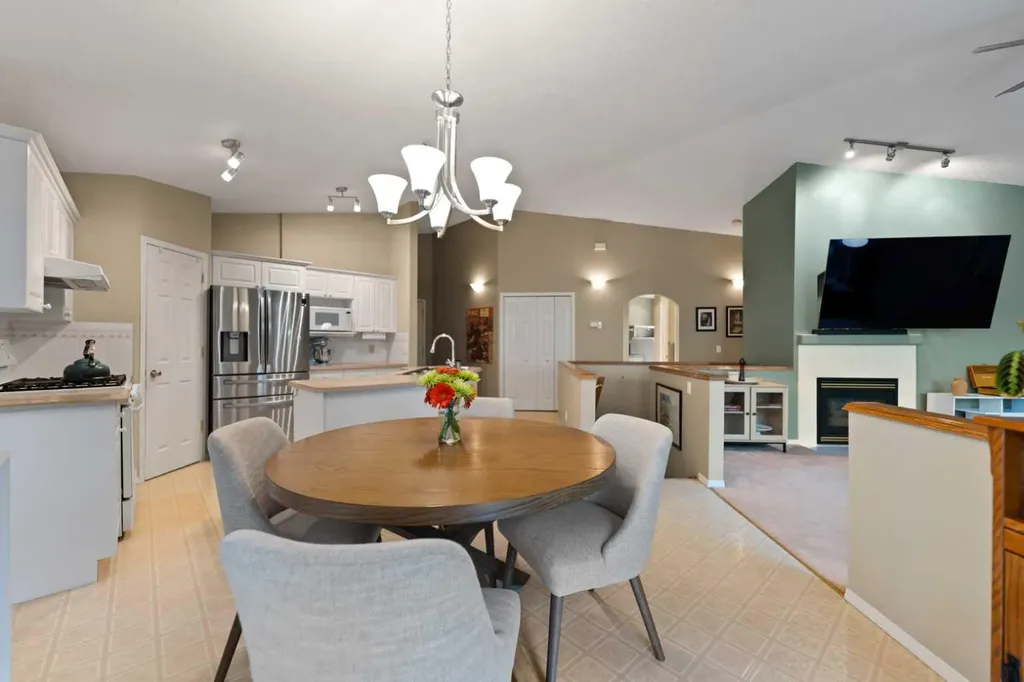 13 Somerset Gate SW Calgary AB T2Y3G9
