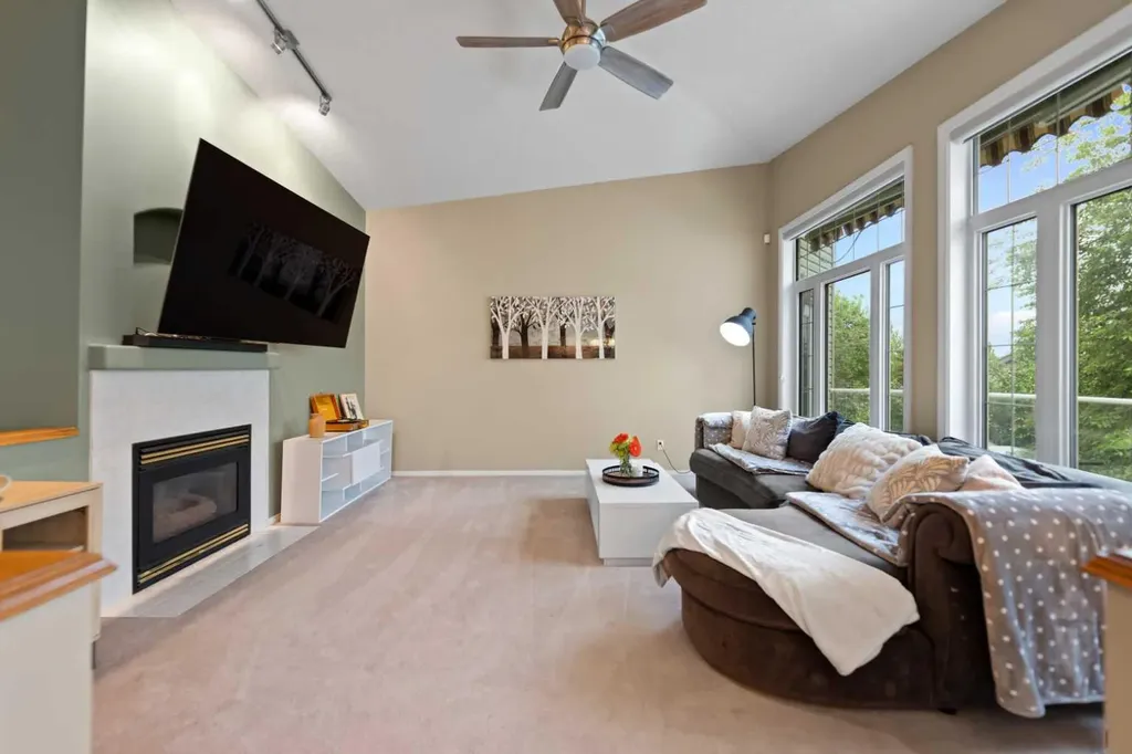 13 Somerset Gate SW Calgary AB T2Y3G9