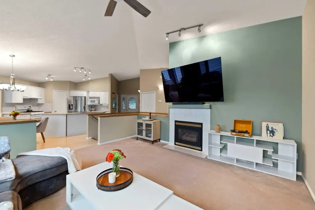 13 Somerset Gate SW Calgary AB T2Y3G9