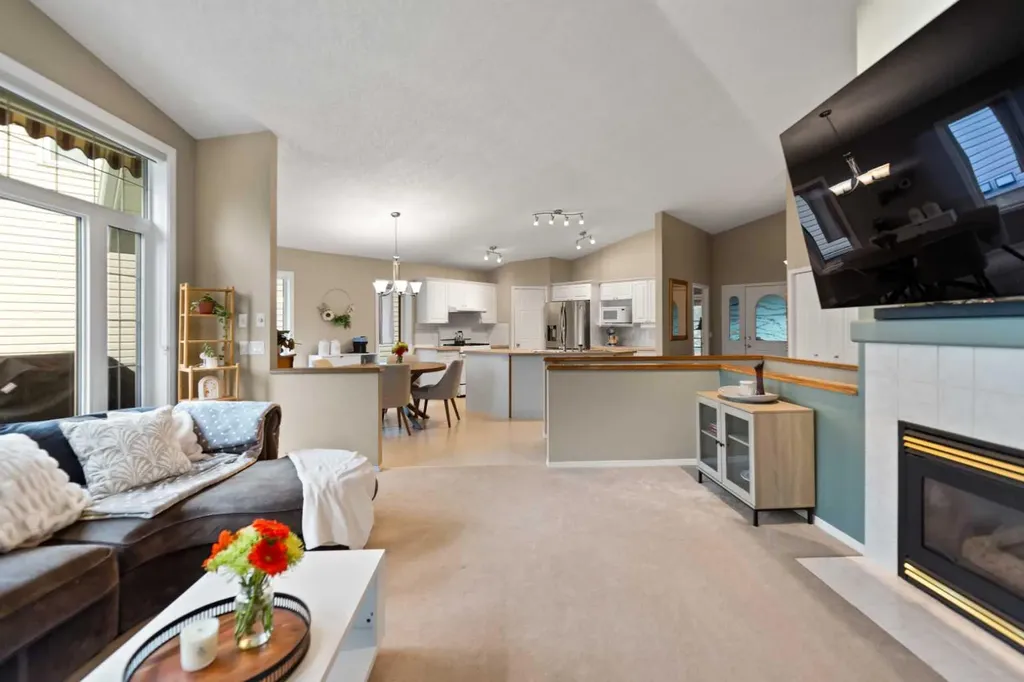 13 Somerset Gate SW Calgary AB T2Y3G9