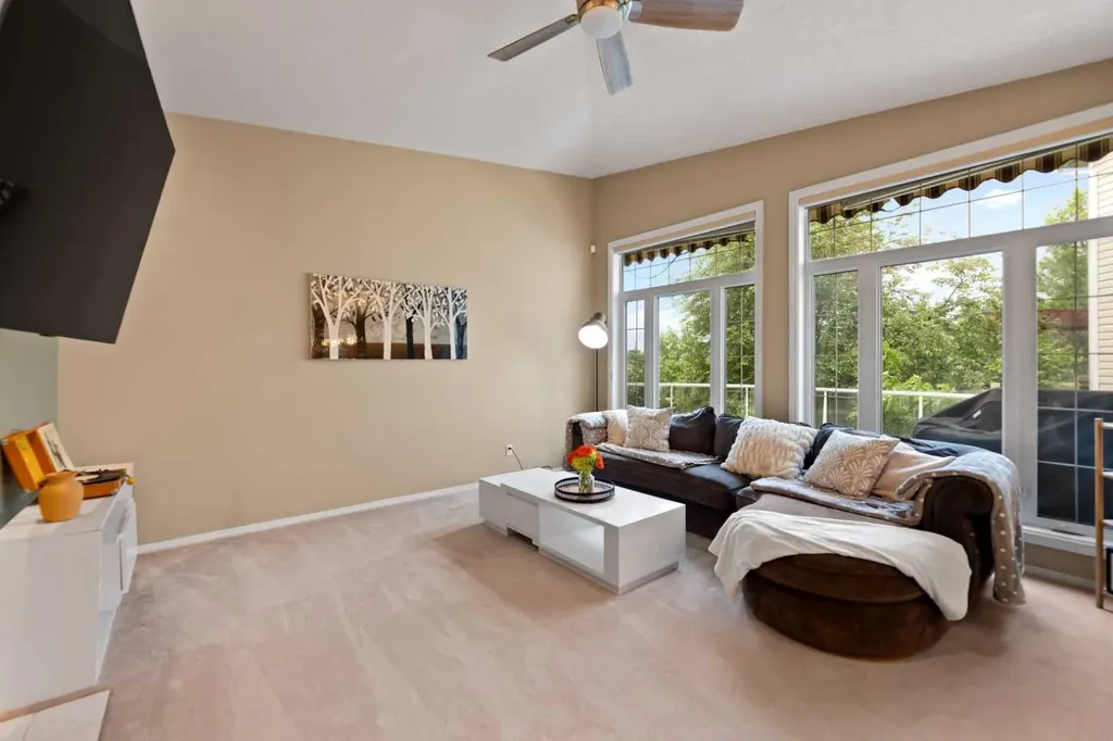13 Somerset Gate SW Calgary AB T2Y3G9
