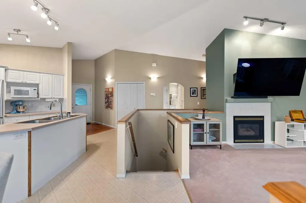 13 Somerset Gate SW Calgary AB T2Y3G9