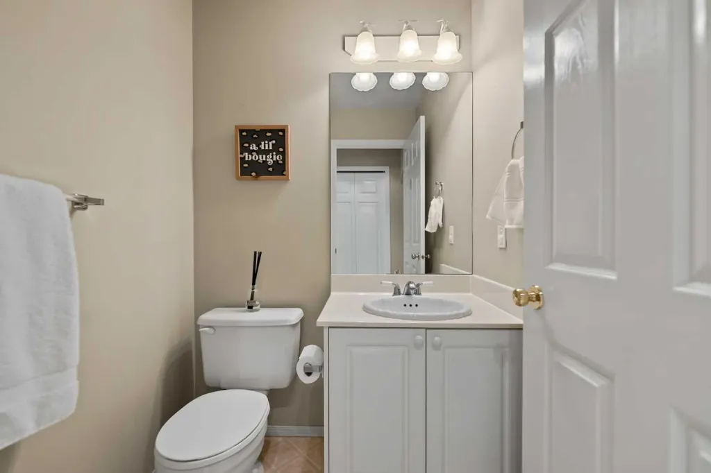 13 Somerset Gate SW Calgary AB T2Y3G9
