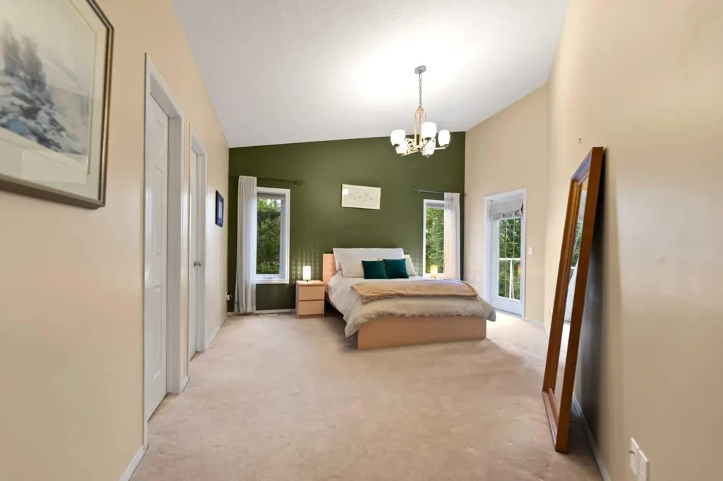 13 Somerset Gate SW Calgary AB T2Y3G9