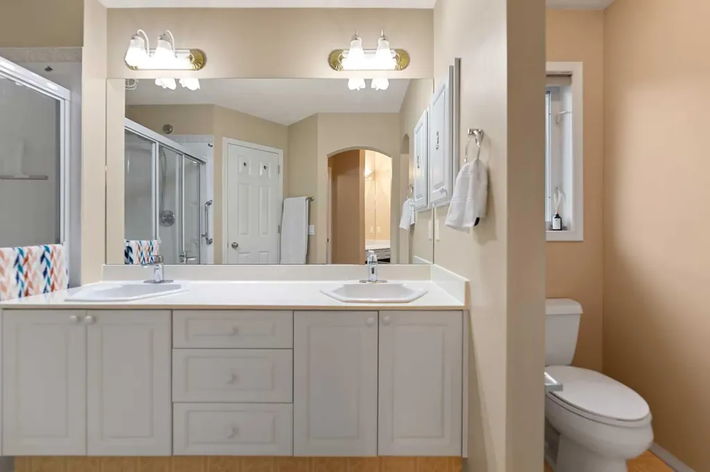 13 Somerset Gate SW Calgary AB T2Y3G9